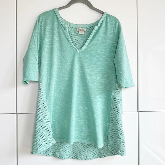 Lucky Brand Crochet Back T Shirt Green Short Sleeve V Neck Raw Hem Size Large - Picture 1 of 6
